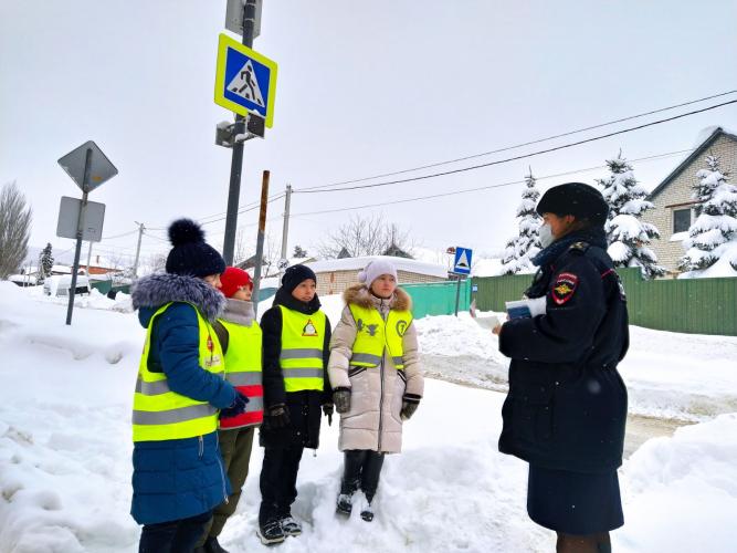 Городская Госавтоинспекция организовала пешеходную экскурсию для школьников