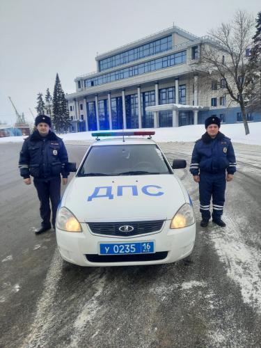 Наша добрая Казань: сотрудники ГИБДД помогли добраться до больницы