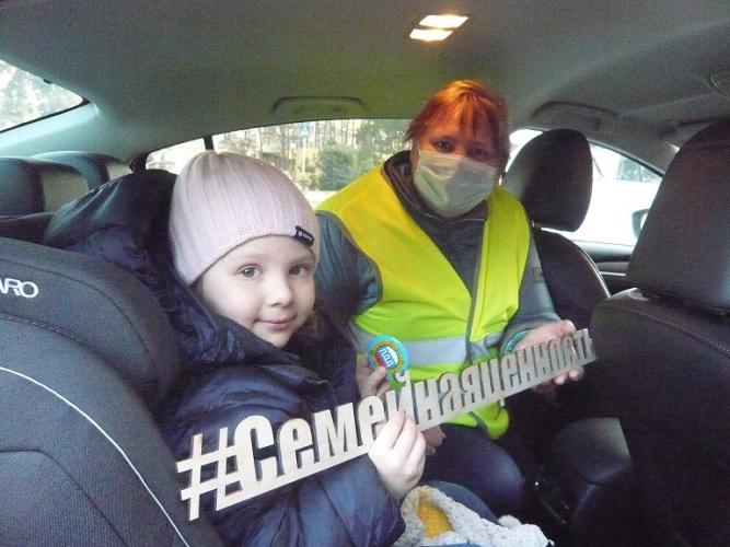 Автоинспекторы района совместно с активистами патруля «серебряный возраст» проводят профилактические мероприятия