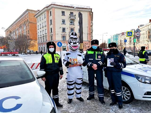 Сотрудники Управления Госавтоинспекции Мурманской области провели в Мурманске акцию «Везу ребенка правильно!»