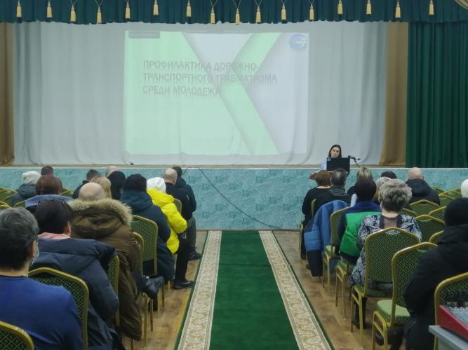 Сотрудники ГИБДД активно участвуют в родительских собраниях