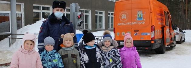 В районах Карелии школьники осваивают основы дорожной науки