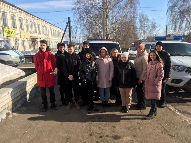 Школьники Базарно-Карабулакского района ненадолго окунулись в работу ОГИБДД