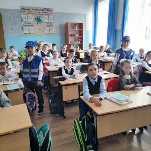 Для нурлатских первоклассников провели проверку на наличие световозвращающих элементов