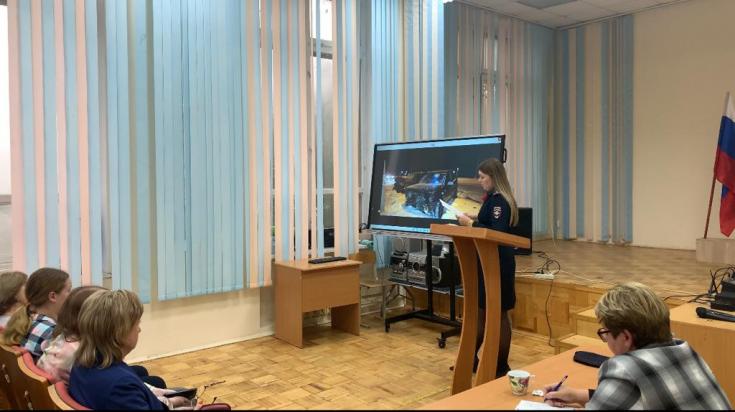 Сотрудники Госавтоинспекции принимают участие в школьных родительских собраниях