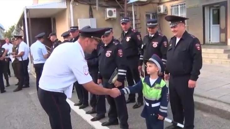 Ставропольские автоинспекторы помогли исполнить мечту 6-летнего мальчика