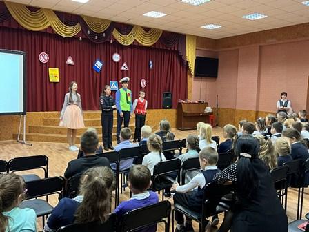 Госавтоинспекция ЗАТО Александровск торжественно посвятила первоклассников в пешеходы