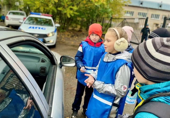В Новгородской области родители-активисты выступили за сохранение детских жизней на дороге