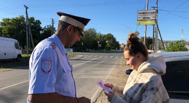 На дорогах Кубани автоинспекторы призывают водителей быть внимательнее к пешеходам