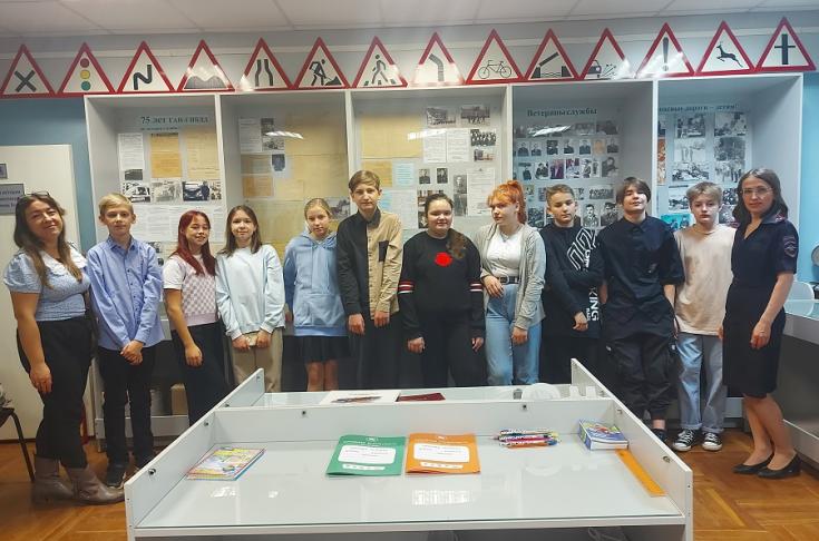 Учащиеся старших классов школы № 35 г. Сыктывкара узнали об особенностях службы в Госавтоинспекции