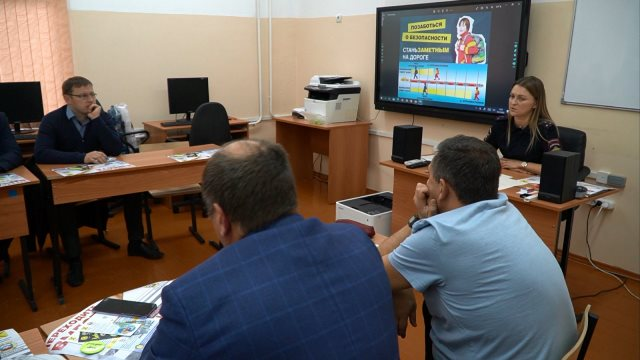 В Арзамасе госавтоинспекторы провели круглый стол с преподавателями ОБЖ