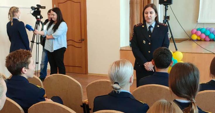 Сотрудники Госавтоинспекции Ачинска поговорили о дорожной безопасности с полицейским классом