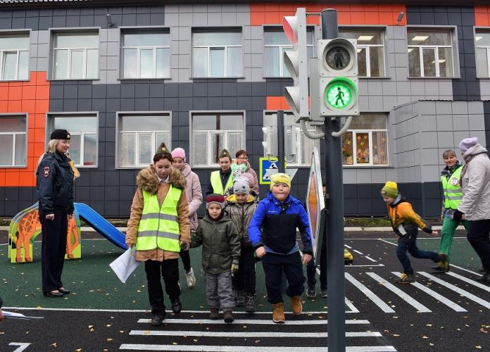 В школе поселка Рассвет открылся новый детский автогородок