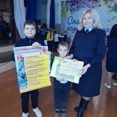 Сотрудники Удомельской Госавтоинспекции рассказали сельским школьникам о ПДД