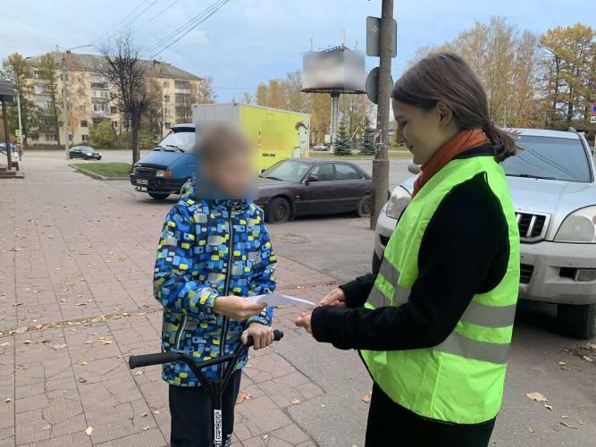 Юные инспекторы совместно с сотрудниками ГИБДД провели в Костроме профилактический рейд