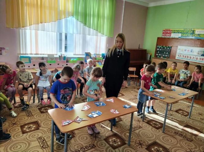 "Путешествие в страну Светофорию". Сотрудники Каменской Госавтоинспекции провели очередное мероприятие по соблюдению ПДД.