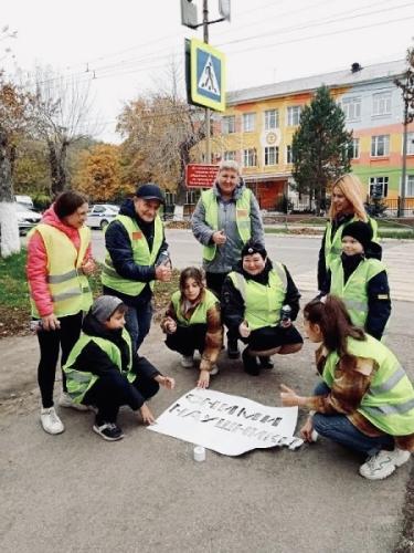 В Самарской области сотрудники Госавтоинспекции напомнили детям и взрослым о правилах дорожной безопасности