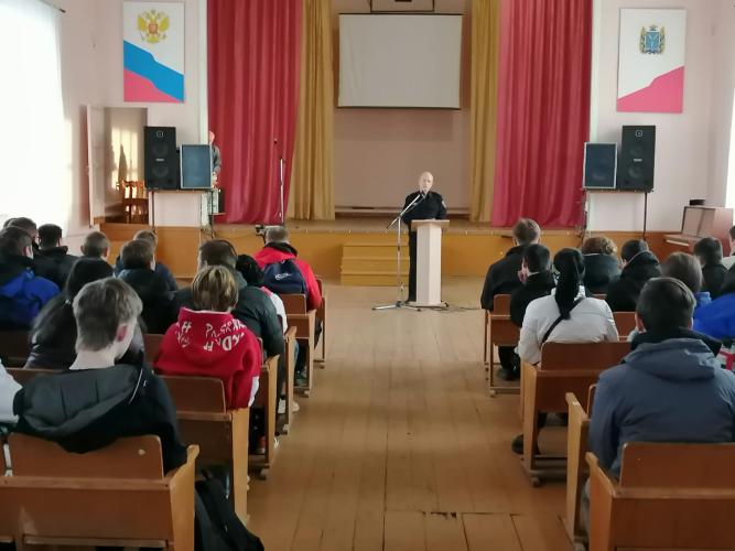 Дорожные полицейские призвали студентов соблюдать Правила дорожного движения