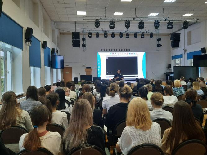 Дорожные полицейские столицы встретились со студентами «Педагогического колледжа»