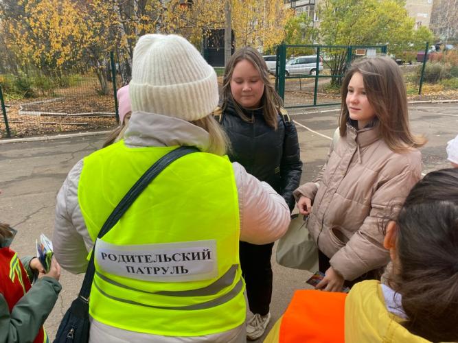 В предверии осенних каникул детям напоминают о дорожных правилах
