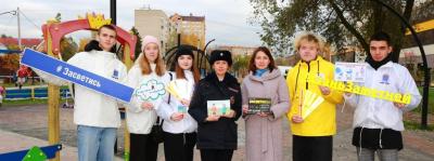В Подмосковье автоинспекторы и активисты молодежных организаций проводят правовые ликбезы по детской безопасности