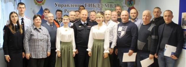 В Карелии работники автомобильной отрасли получили благодарности от Госавтоинспекции