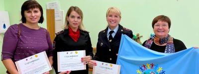 Сотрудники новгородской Госавтоинспекции поделились методами обучения детей с инвалидностью основам ПДД на профессиональной стажировочной площадке