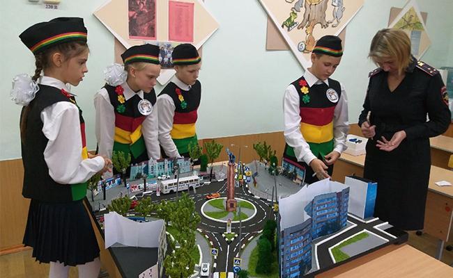 В КАМЫШИНЕ ПОБЕДИТЕЛЯМИ ГОРОДСКОЙ ИГРЫ «БЕЗОПАСНОЕ КОЛЕСО» СТАЛИ УЧЕНИКИ ШКОЛЫ №16