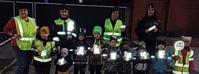 На Ставрополье вблизи социально значимых объектов организованы пункты вручения световозвращателей