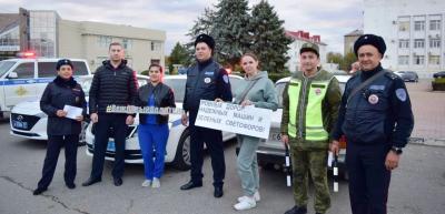 В Кабардино-Балкарии сотрудники Госавтоинспекции, ВАИ и общественные деятели поздравили водителей с Днем автомобилиста