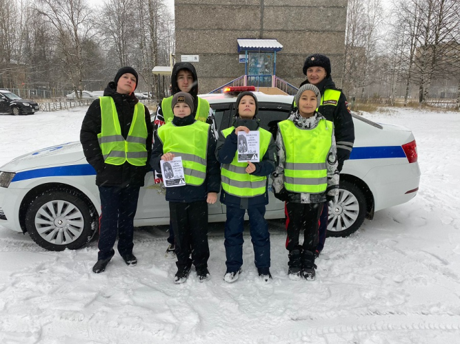 Ухтинским водителям напомнили о необходимости использования ремней безопасности и детских удерживающих устройств