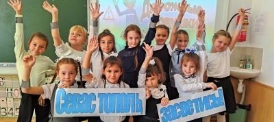 Севастопольские школьники проводят активную пропаганду важности использования световозвращающих элементов