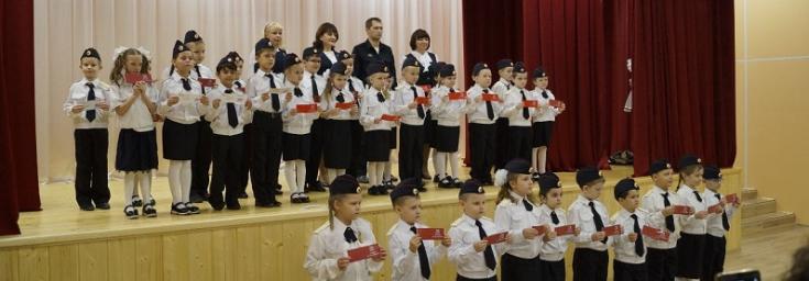 В Белгородской области автоинспекторы вручили первые удостоверения своим новоиспеченным помощникам