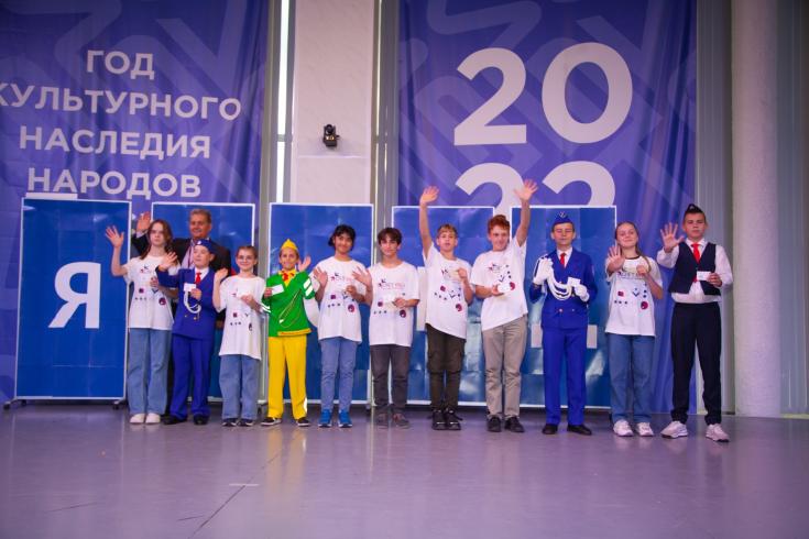 Юных инспекторов движения наградили