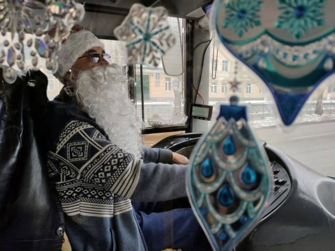 Казанцам предлагают записать новогодние поздравления, лучшие прозвучат в автобусах