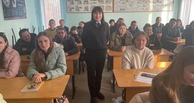 На Кубани с курсантами автошкол разбирают основные ошибки «молодых водителей»