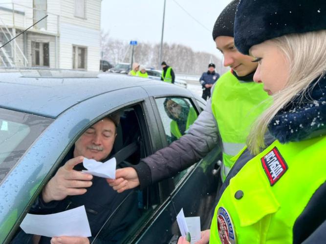 Сотрудники Госавтоинспекции проводят акции, приуроченные ко Дню Памяти жертв ДТП