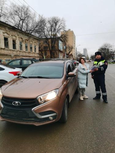 Дорожные полицейские Энгельса провели мероприятие, посвященное Дню матери