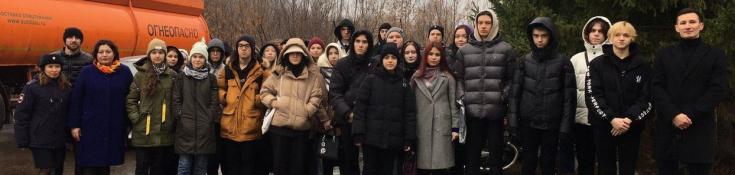 В рамках Дня памяти жертв ДТП сотрудники Госавтоинспекции и работники ГБУ «БДД» провели экскурсию на спецстоянку для студентов