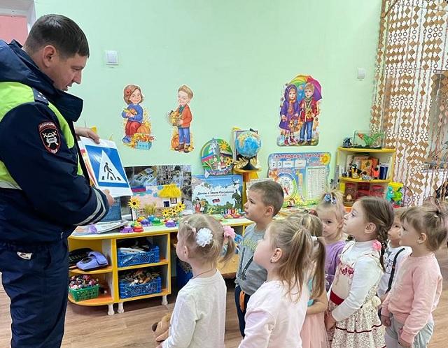В детских садах Кубани проводятся профилактические занятия, направленные на изучение Правил дорожного движения