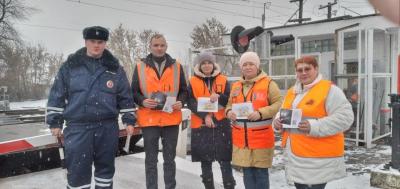 Сотрудники Госавтоинспекции Тульской области провели профилактические беседы с водителями на железнодорожных переездах