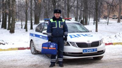 Тульские автоинспекторы оказывают первую помощь пострадавшим в ДТП с использованием специальных медицинских укладок