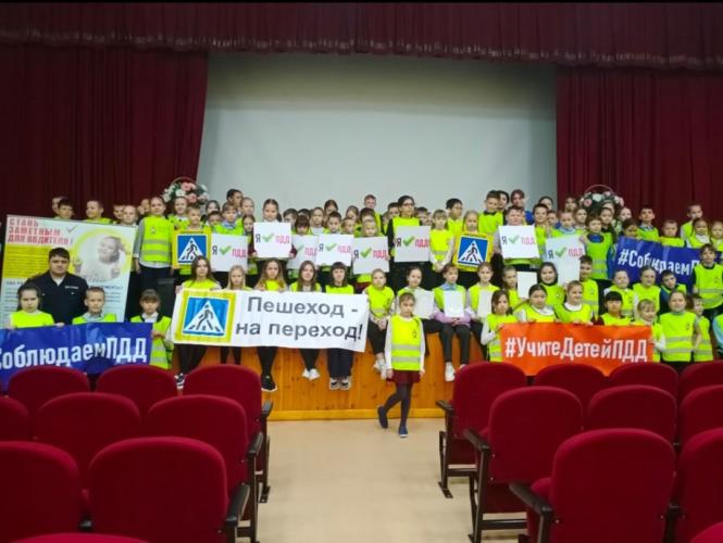 Юные инспекторы движения и сотрудники Госавтоинспекции провели урок дорожной безопасности