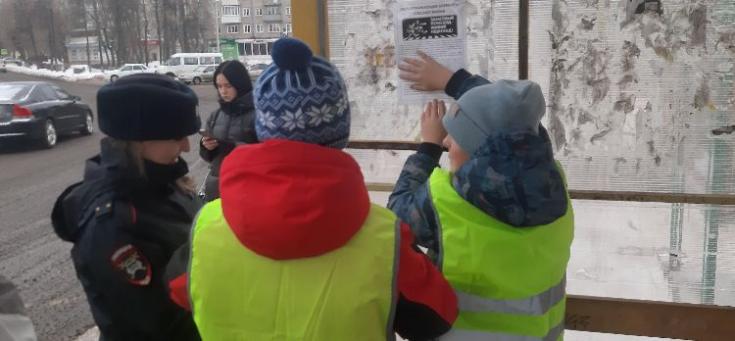 В Кинешме сотрудники Госавтоинспекции провели профилактическое мероприятие по популяризации использования световозвращающих элементов