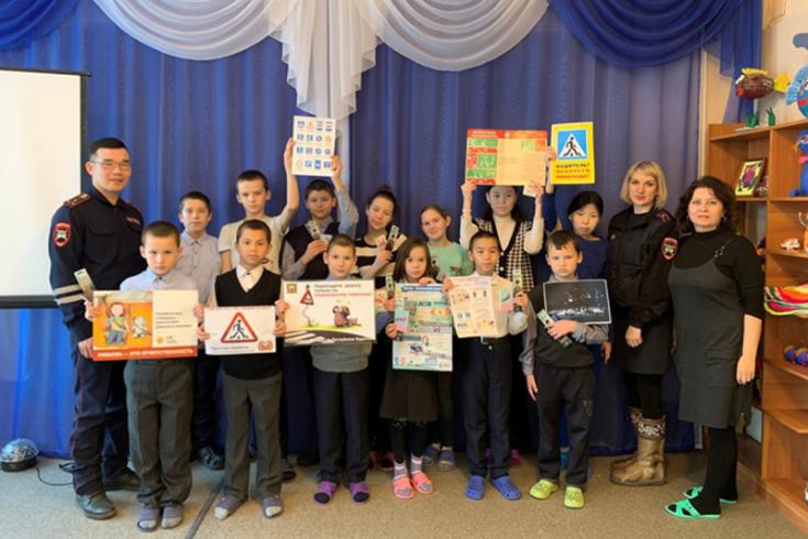 В Тарбагатайском районе полицейские проводят инструктажи безопасности для школьников