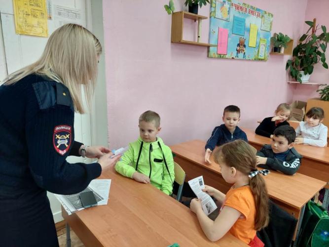 Дорожные полицейские Ртищевского района организовали для школьников пешеходную экскурсию