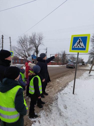 Дорожные полицейские Ртищевского района организовали для школьников пешеходную экскурсию