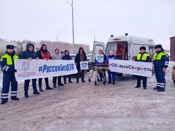 Автоинспекторы и медики Тюменской области провели экспресс-консультирование водителей по оказанию первой помощи пострадавшим в ДТП