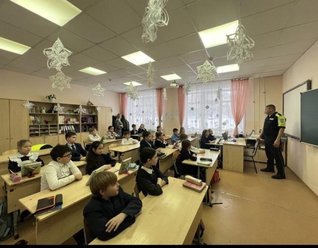 Со школьниками Менделеевска проведены беседы по вопросам безопасности дорожного движения