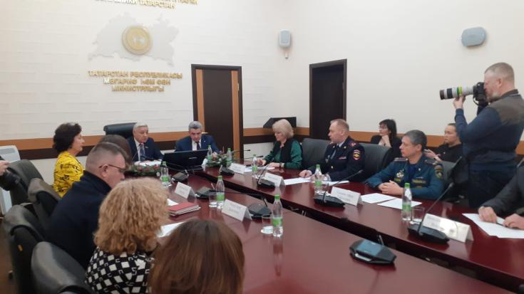 В преддверии зимних каникул Госавтоинспекция Татарстана приняла участие в заседания республиканского совета родителей